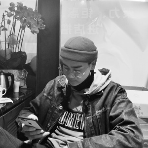 亚洲国产偷自拍
